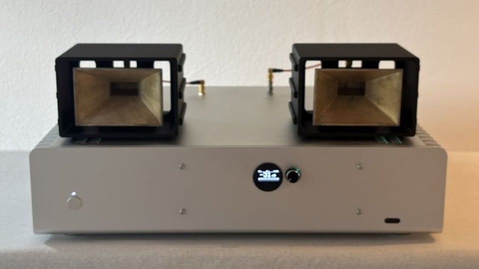 SkyRadar Active Target and NextGen 8 GHz Pulse Radar in a radar training laboratory