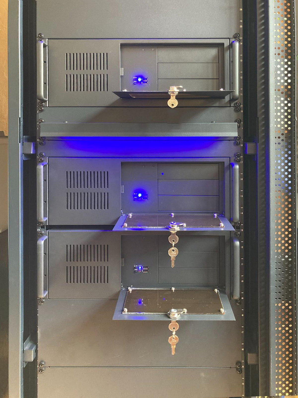 Monitoring Cabinet 3 server modules